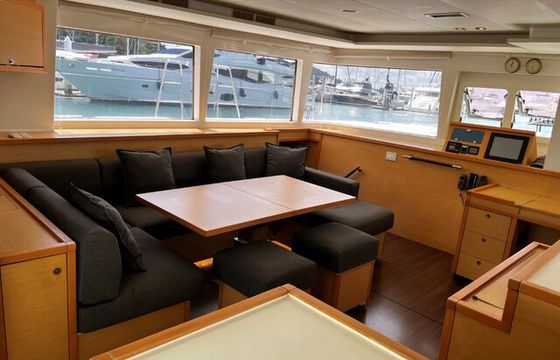 56ft Luxury Sailing Catamaran - OOSEVEN