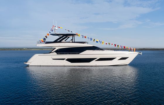 Ferretti Yachts 720