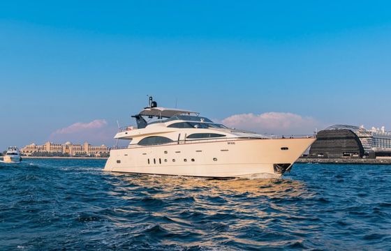 Cozmo 90ft Yacht with Pool: Luxury Redefined
