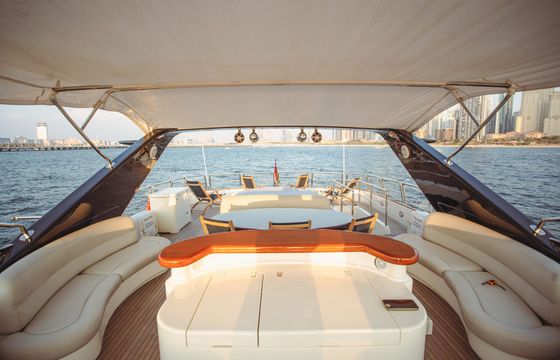 Cozmo 90ft Yacht with Pool: Luxury Redefined