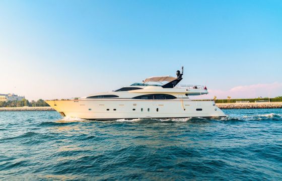 Cozmo 90ft Yacht with Pool: Luxury Redefined