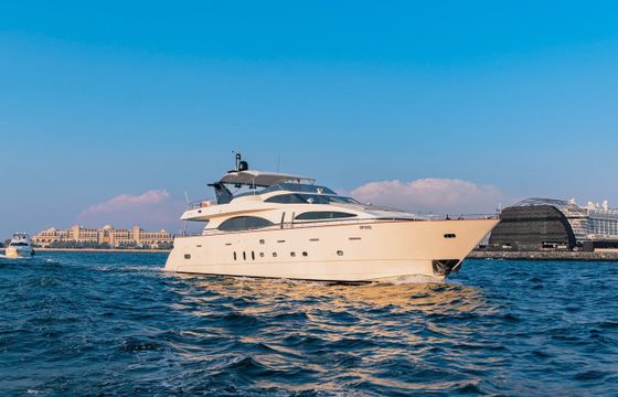 Cozmo 90ft Yacht with Pool: Luxury Redefined