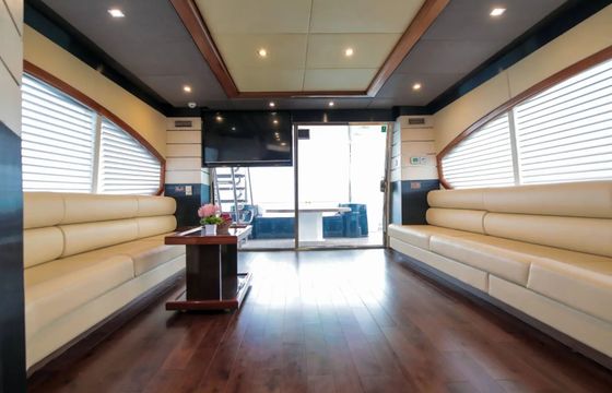 Duritti 95ft Jacuzzi Yacht Trip In Dubai - Luxury