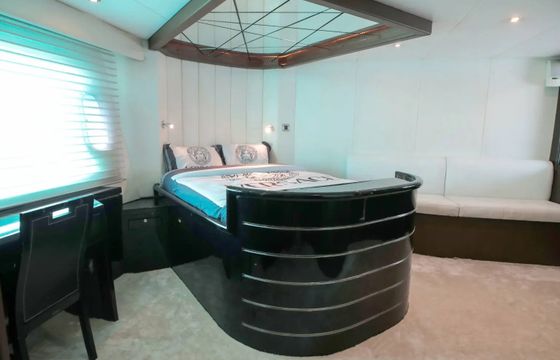 Duritti 95ft Jacuzzi Yacht Trip In Dubai - Luxury