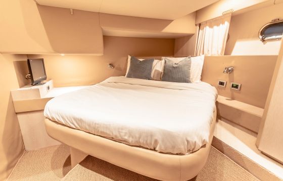 Yacht In Dubai Ferretti 50ft - Luxury
