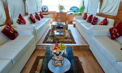 Majesty 75ft Yacht