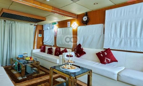 Majesty 75ft Yacht