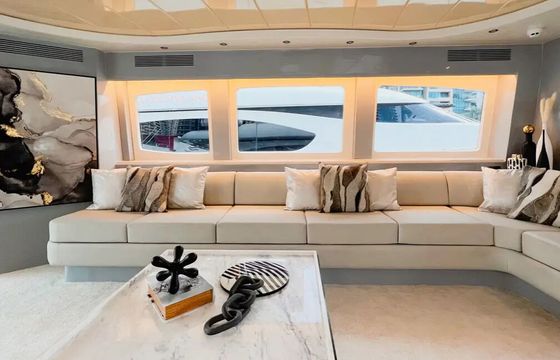 92ft Luxury Yacht - Book Yacht For 40 people