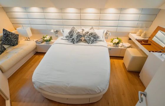 Aicon 65ft Yacht Rental - Dubai