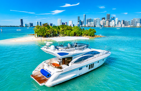 Beautiful Azimut 55 Fly—3 bedrooms, 2 bathrooms, a spacious flybridge