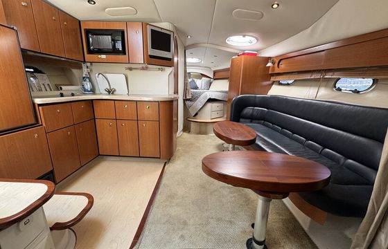 41' Luxury Yacht Charter in Chicago | Playpen &amp; Skyline Cruises