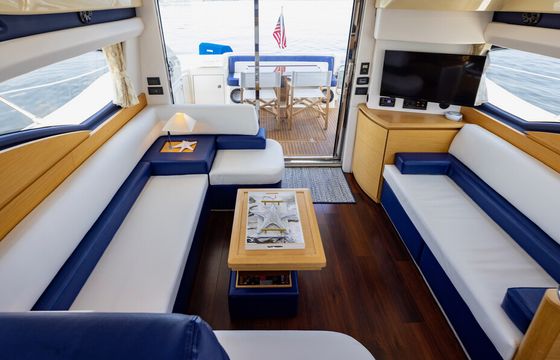 Glen Cove, NY - Private Yacht Charter - 43' Azimut Flybridge