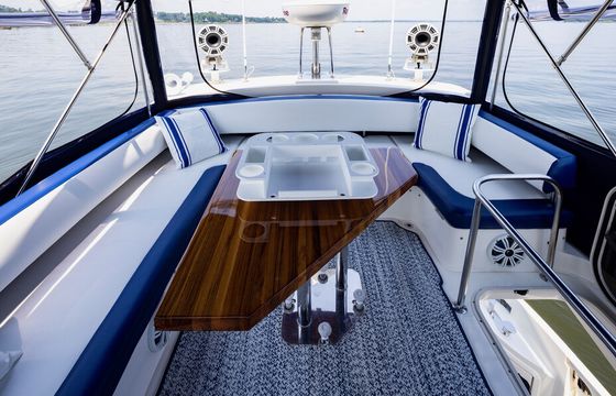 Glen Cove, NY - Private Yacht Charter - 43' Azimut Flybridge