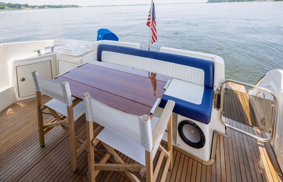 Glen Cove, NY - Private Yacht Charter - 43' Azimut Flybridge