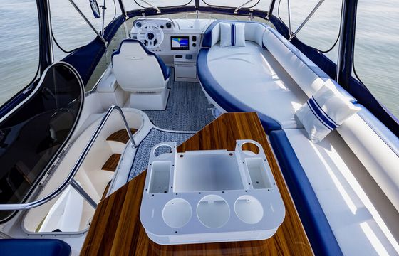 Glen Cove, NY - Private Yacht Charter - 43' Azimut Flybridge