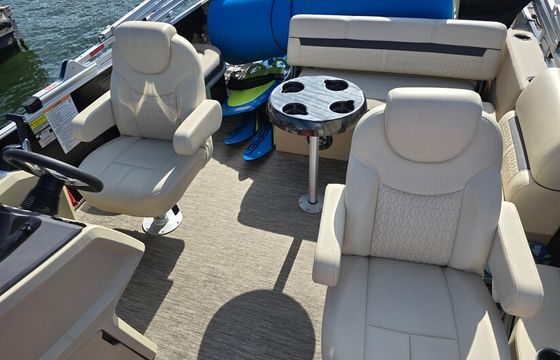 Enjoy beautiful Lake Martin on this like-new 23ft Godfrey Sweetwater