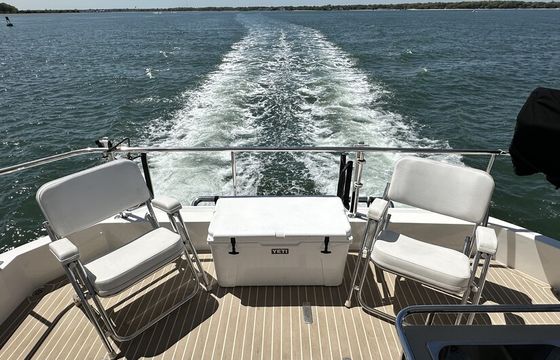 Crewed Leopard 43 Power Cat.