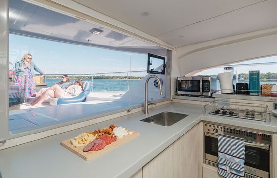 Crewed Leopard 43 Power Cat.