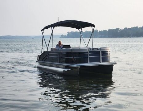 Easy Cruising on Silver Lake – 21ft Harris Pontoon