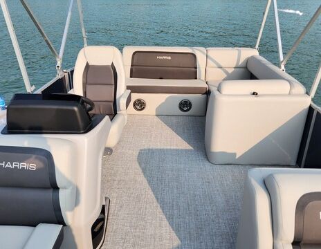 Easy Cruising on Silver Lake – 21ft Harris Pontoon