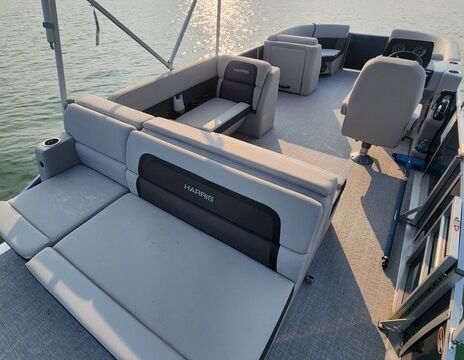 Easy Cruising on Silver Lake – 21ft Harris Pontoon
