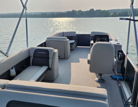 Easy Cruising on Silver Lake – 21ft Harris Pontoon