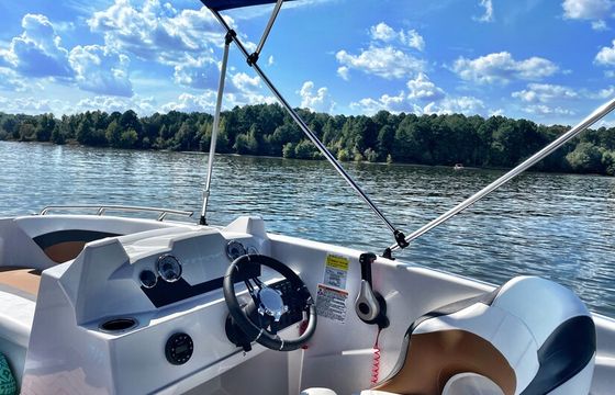 17’ Deckboat at Lake Gaston. Fuel included!!