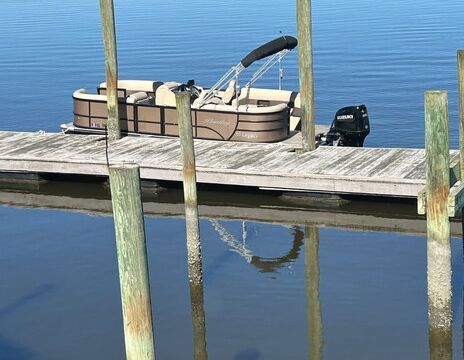 Bentley Legacy Navigator – 20ft Pontoon for Rent in SSI, Golden Isles