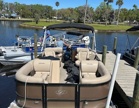 Bentley Legacy Navigator – 20ft Pontoon for Rent in SSI, Golden Isles