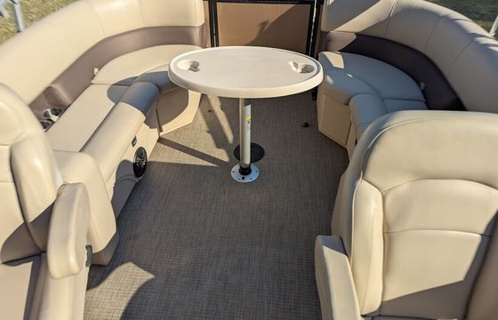 Bentley Legacy Navigator – 20ft Pontoon for Rent in SSI, Golden Isles