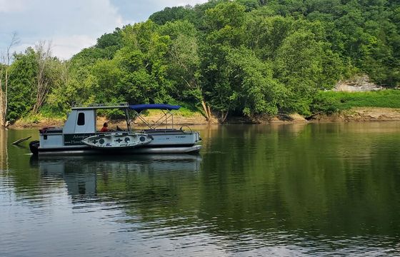 30-Foot Double Deck Pontoon for 6 Passengers with Privy and Shade!