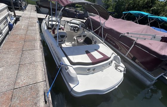 Tahoe 400 TS Bowrider on Percy Priest Lake, Seats 6