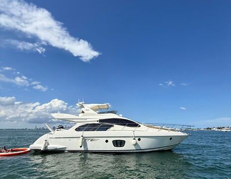 55ft Flybridge Luxury Yacht – Miami