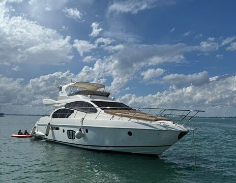 55ft Flybridge Luxury Yacht – Miami