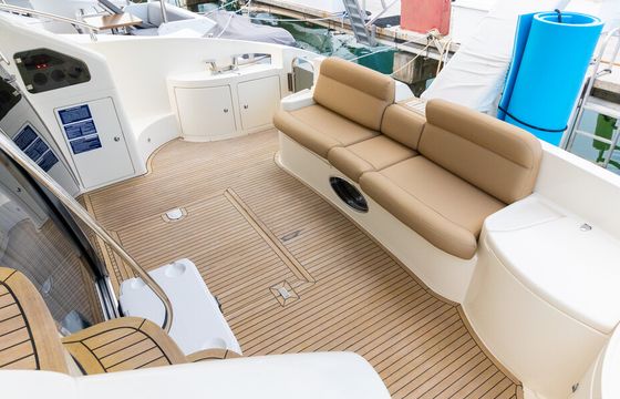 55ft Flybridge Luxury Yacht – Miami