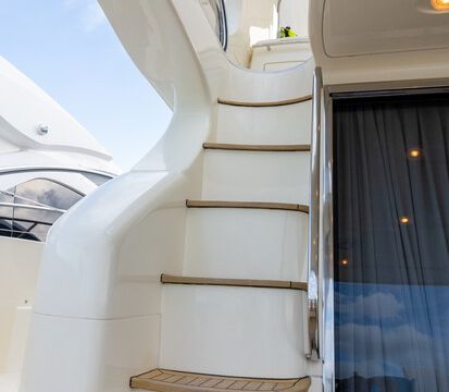55ft Flybridge Luxury Yacht – Miami