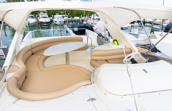 55ft Flybridge Luxury Yacht – Miami