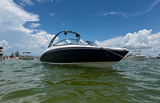 Yamaha AR240- Spacious and Fast Island hopping