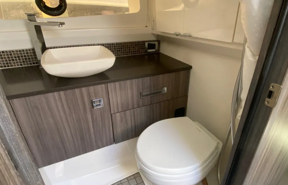 12 PPL | $600hr | Luxury Yacht SLX 400