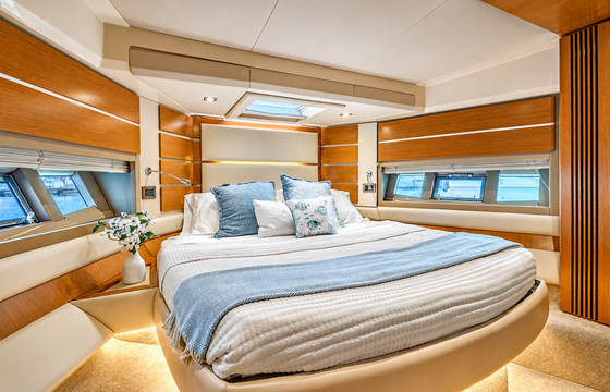 Stunning Azimut 65 in Miami Beach