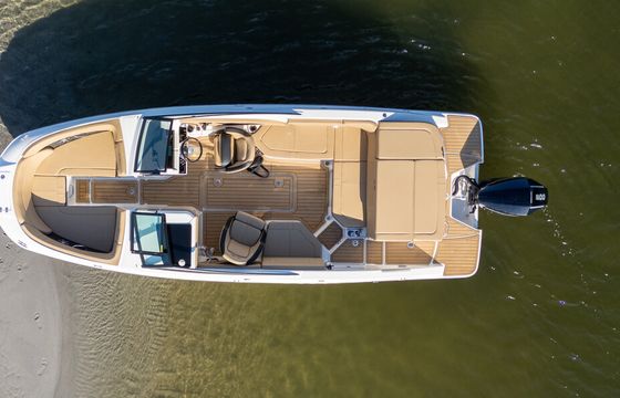 Sleek &amp; Stylish 23ft SeaRay: Your Dream Cruiser Awaits!