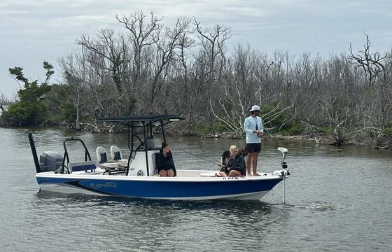 24ft Beautiful Cruising and Fishing Bay Boat