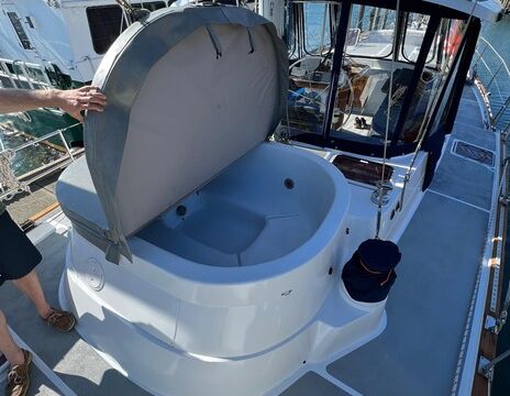72 Foot Sailboat with large private Jacuzzi on deck (Seattle)