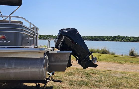 Lakefront Party Oasis: Party Barge Tritoon