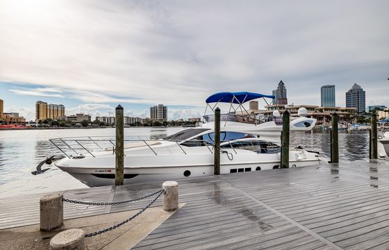 Luxury 48' Azimut Flybridge Yacht – Explore Tampa Bay in Style!