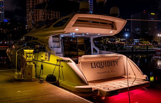 Luxury 48' Azimut Flybridge Yacht – Explore Tampa Bay in Style!