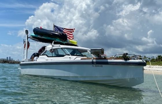 "Adventure Awaits: 25' Axopar – Sleek, Fast, and Ready to Cruise!"