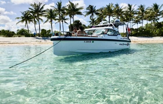 "Adventure Awaits: 25' Axopar – Sleek, Fast, and Ready to Cruise!"