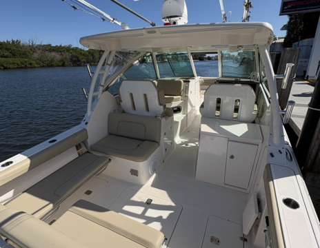 Like New 35' Pursuit Cruiser