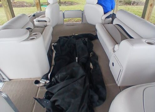 23' Tritoon, Seats 14, 150 HP, Perfect for Cruising, Tubing & Fishing